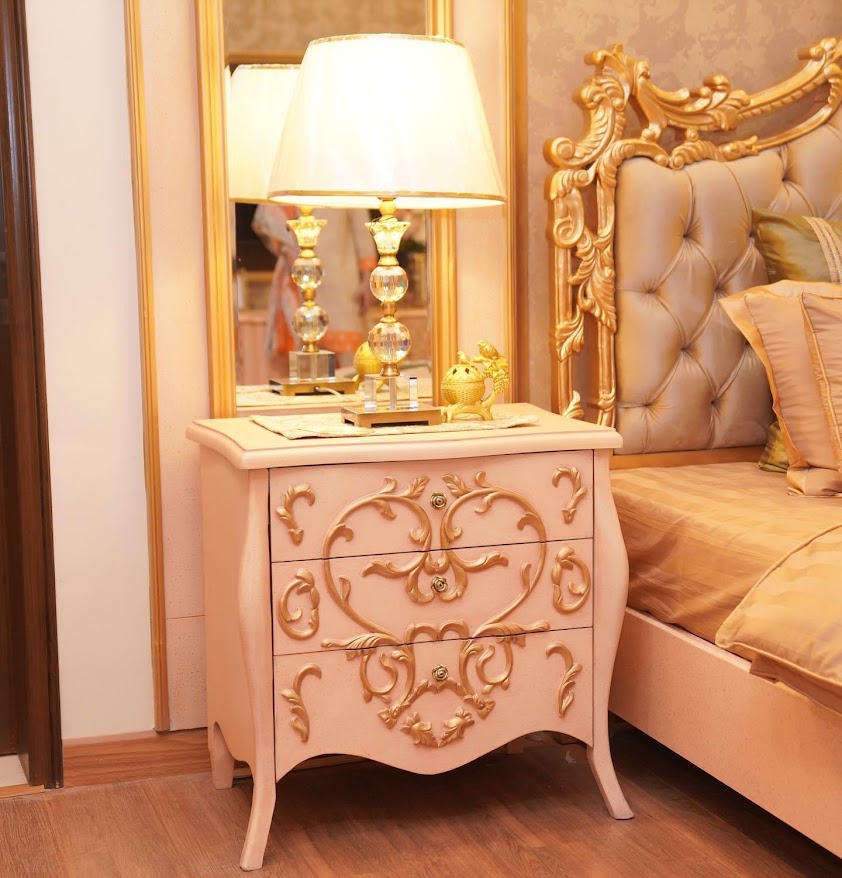 White Gold Crown Bed Set