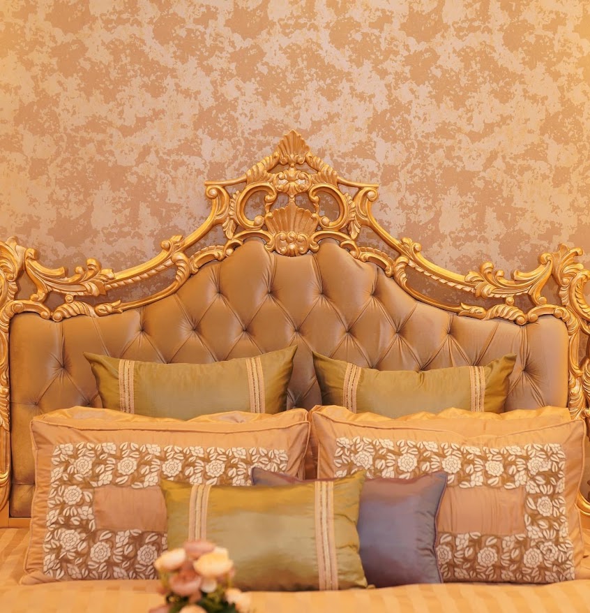 White Gold Crown Bed Set